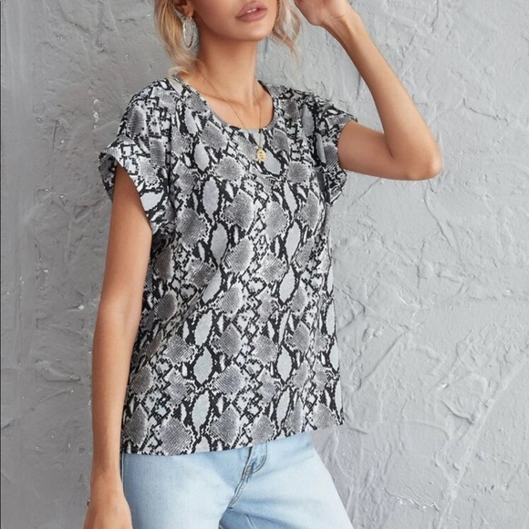 Snakeskin print blouse - Picture 3 of 5